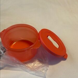 NWOT Tupperware Orange Microwaveable Bowl with Lid
